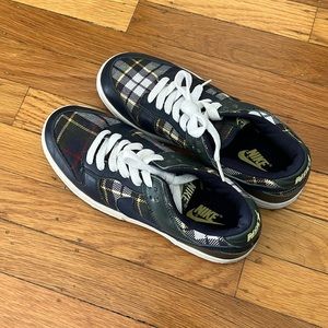 W’s Nike Plaid Dunks in 7